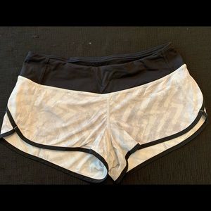 Lululemon Size 6 Speed Short